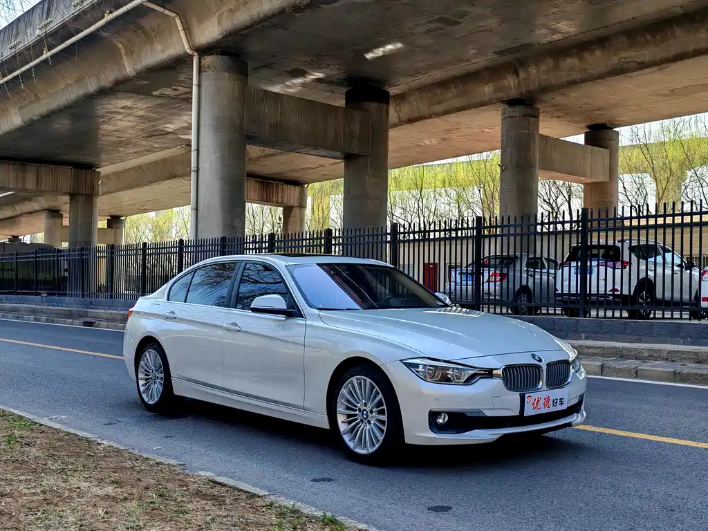 BMW 3 Series 2018 — фото 16