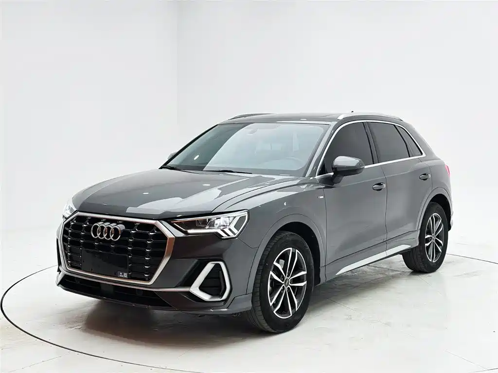 Audi Q3 2022 — фото 1