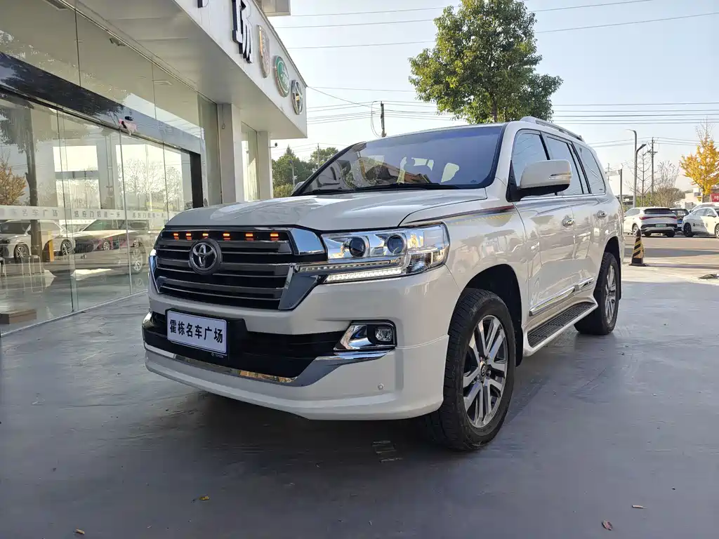 Toyota Land Cruiser 2016 — фото 1