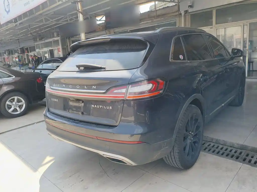 Lincoln Nautilus 2021