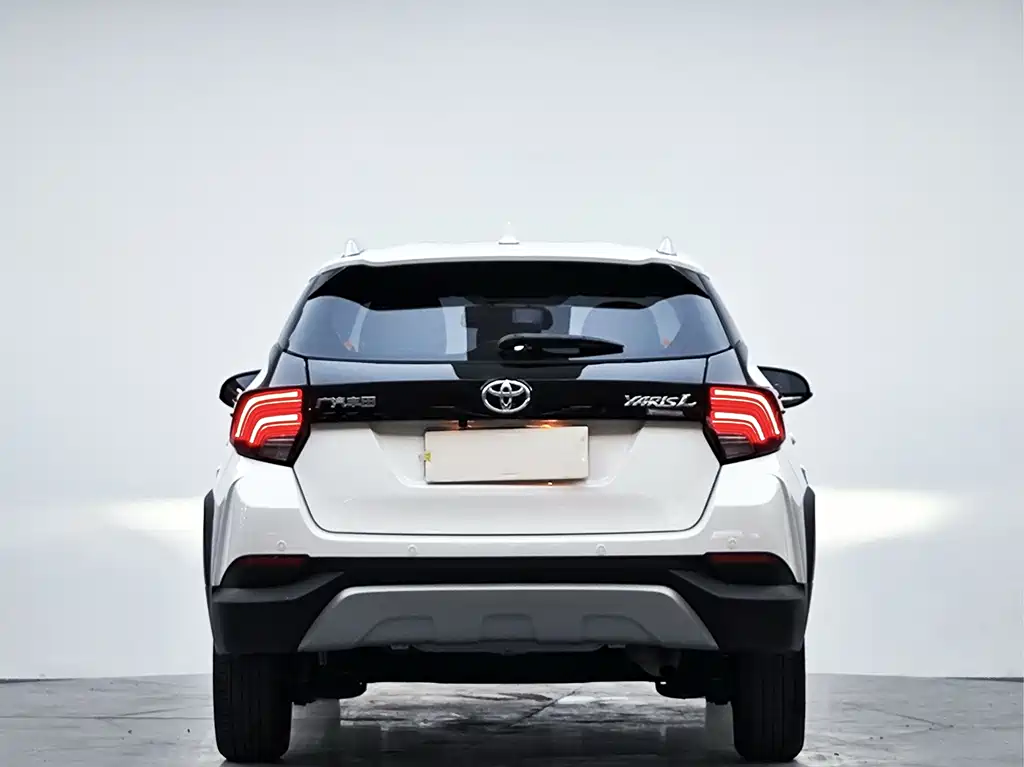 Toyota Yaris L 2022 — фото 18