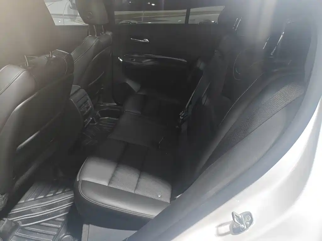 Cadillac XT4 2023 — фото 13