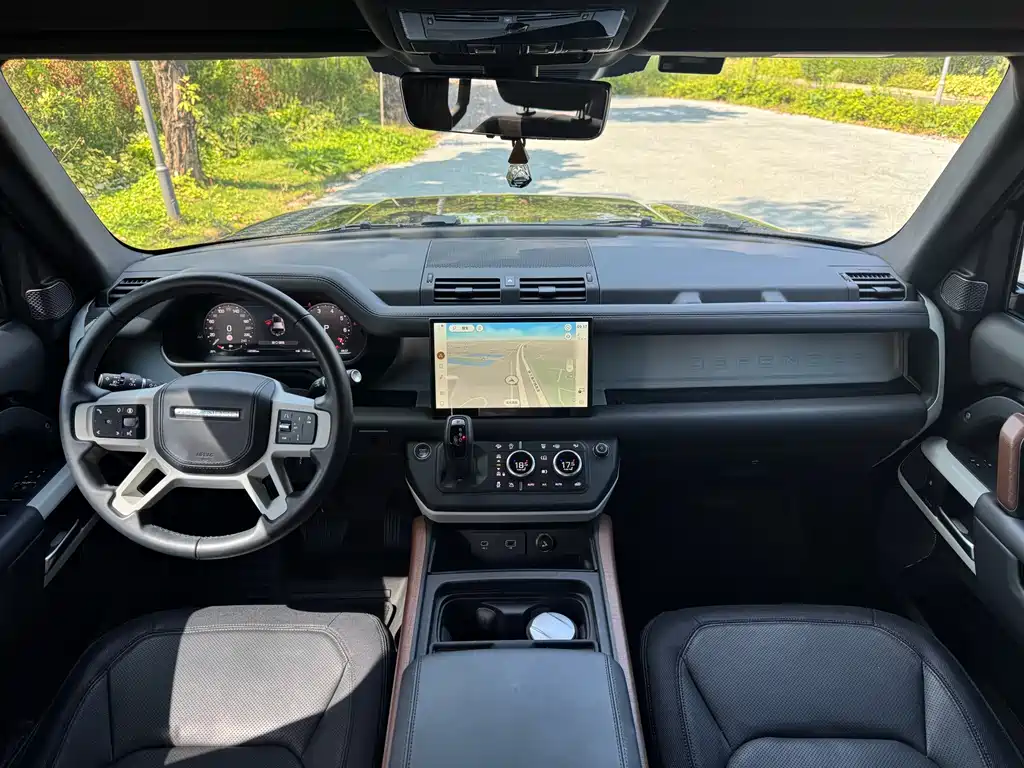 Land Rover Defender 2023 — фото 8