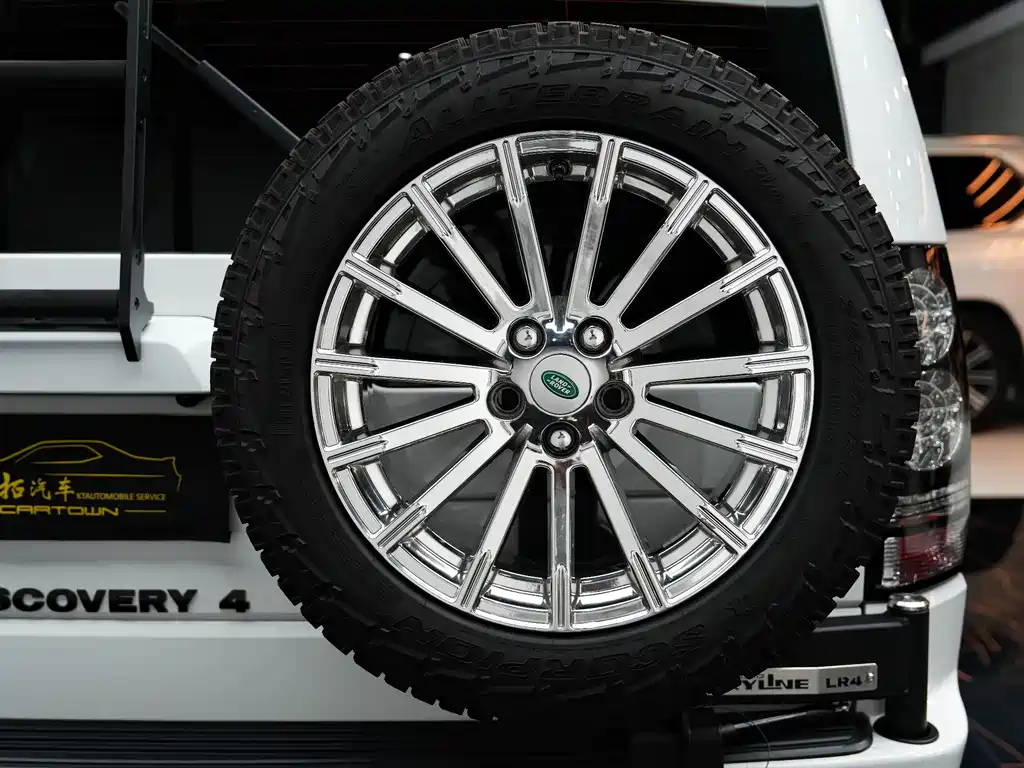 Land Rover Discovery 2012 — фото 11