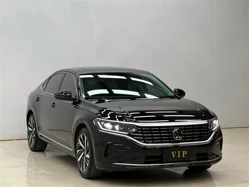 Volkswagen Passat 2023 — фото 1