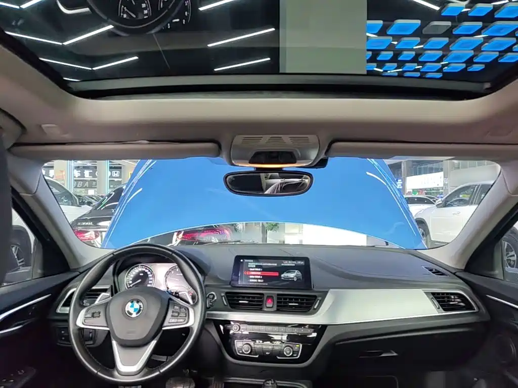 BMW 1 Series 2018 — фото 18