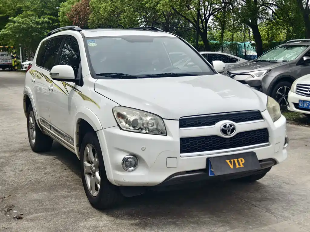 Toyota RAV4 2012 — фото 3
