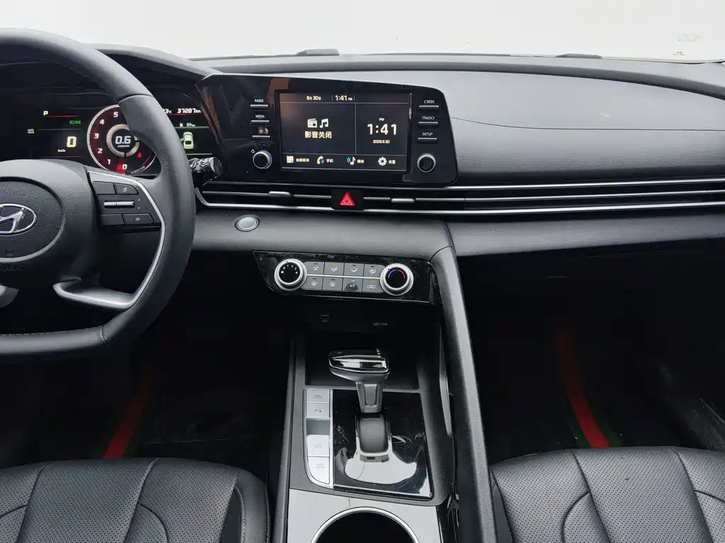 Hyundai Elantra 2022 — фото 23