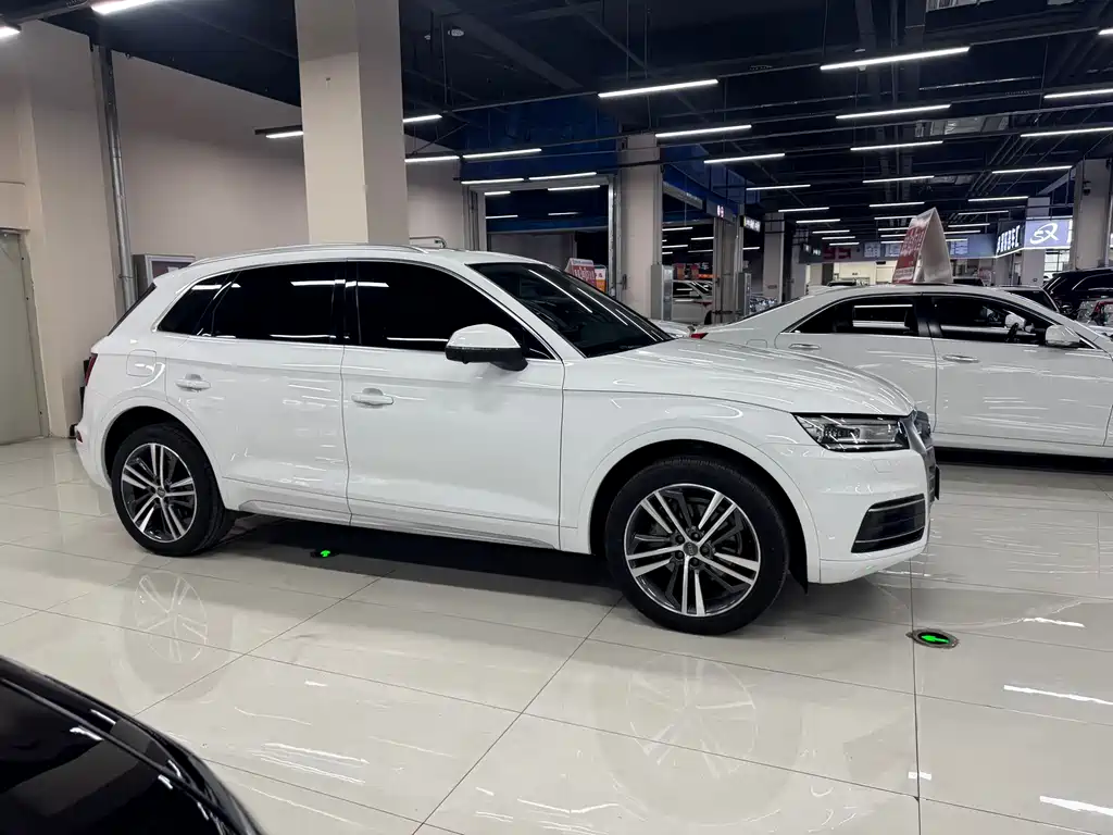 Audi Q5L 2021 — фото 29