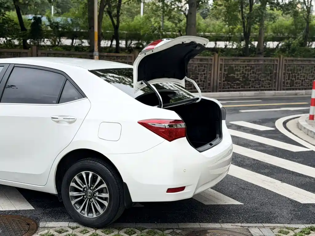 Toyota Corolla 2017 — фото 23