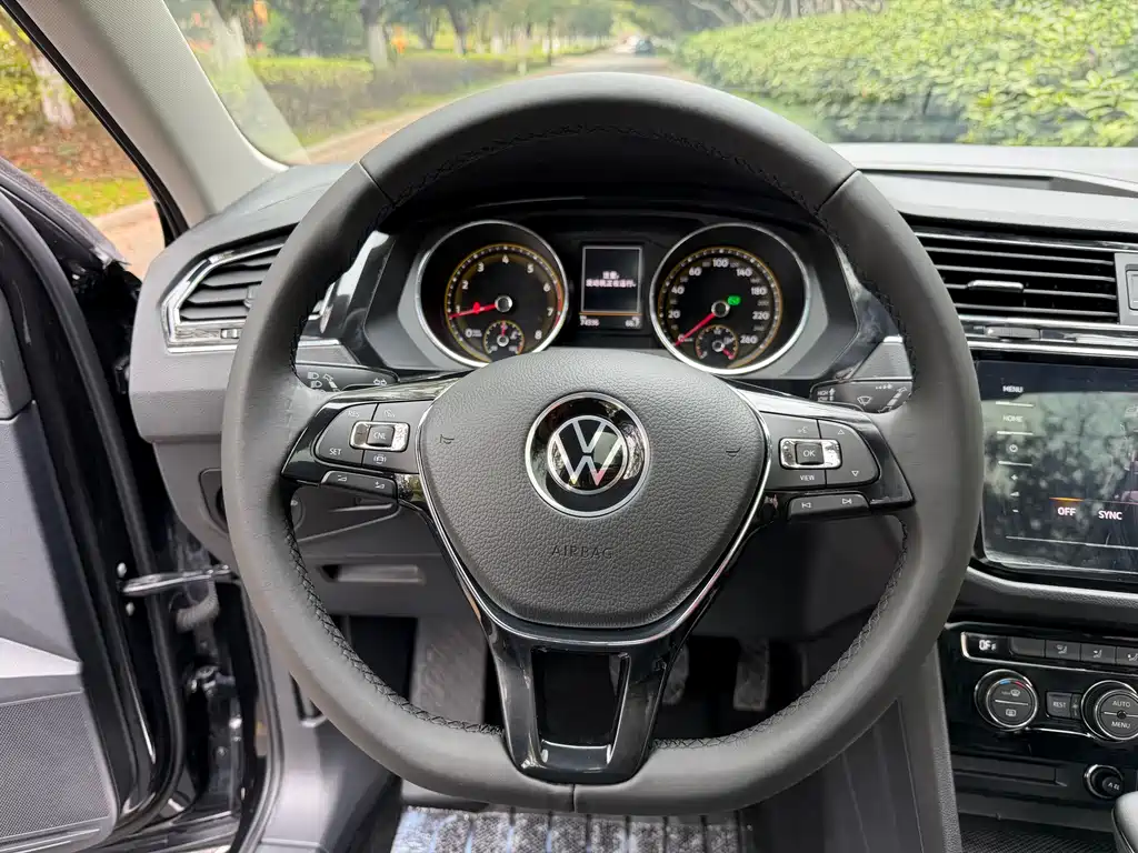 Volkswagen Tiguan L 2021 — фото 6