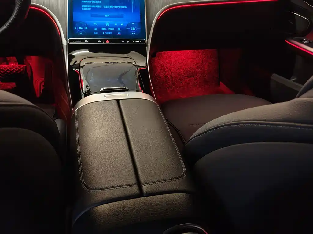 Mercedes-Benz C-Class 2023 — фото 9