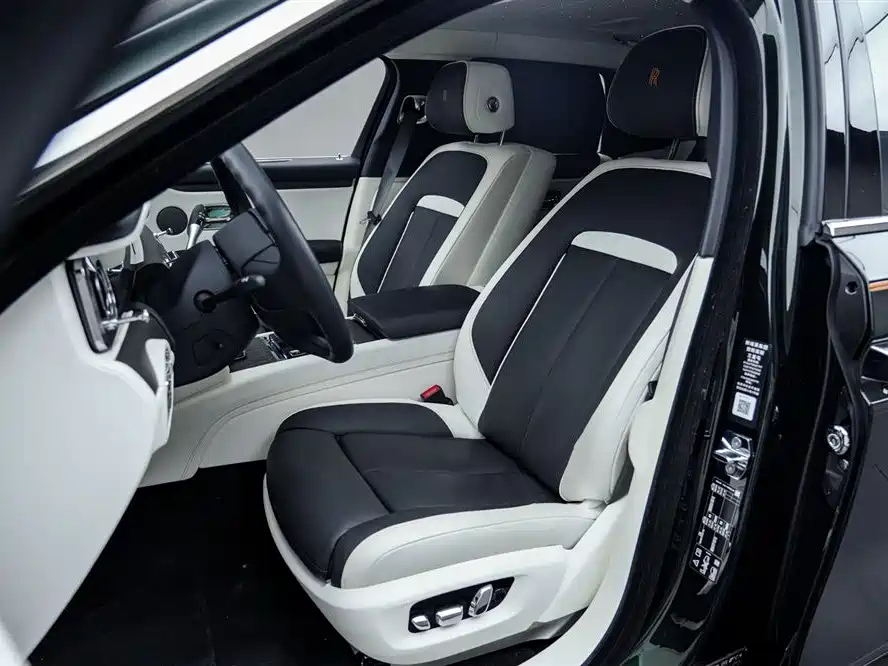 Rolls-Royce Ghost 2021 — фото 13