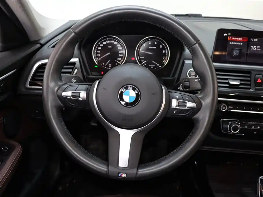BMW 1 Series 2020 — фото 12