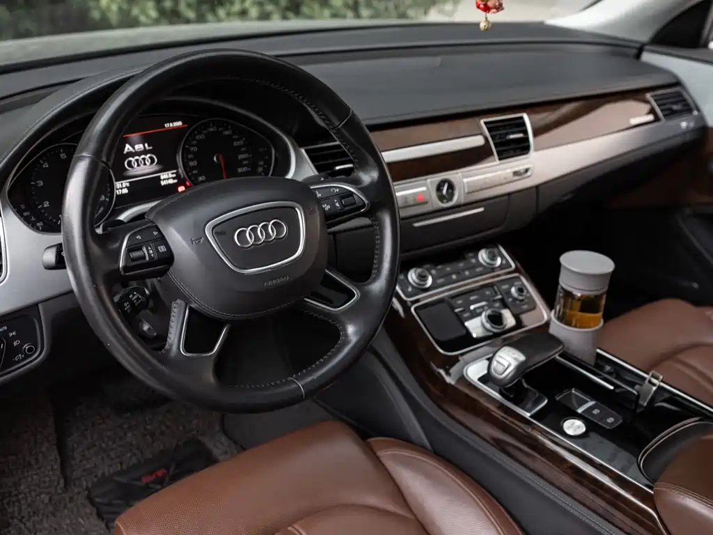 Audi A8 2017 — фото 8