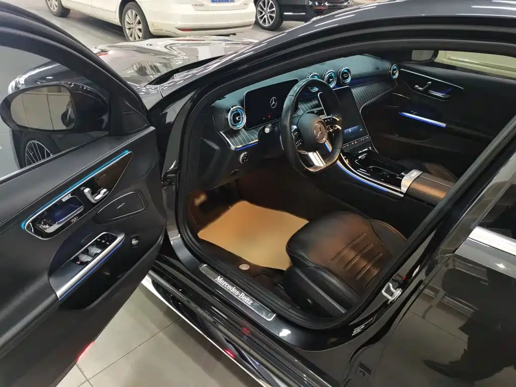 Mercedes-Benz C-Class 2023 — фото 19