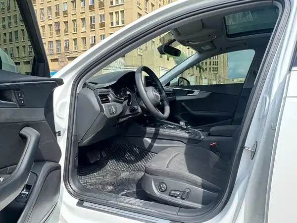 Audi A4L 2020