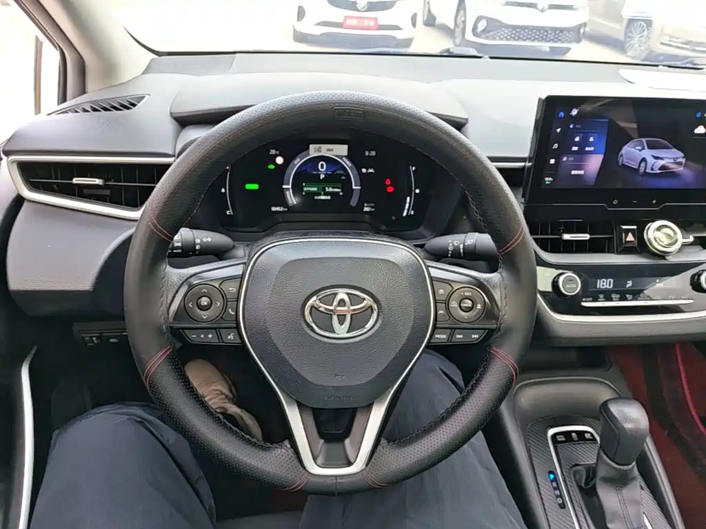 Toyota Corolla 2023 — фото 11