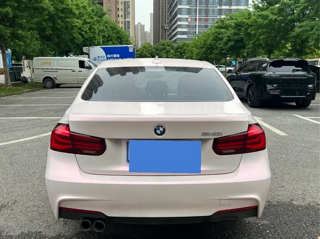 BMW 3 Series 2018 — фото 9