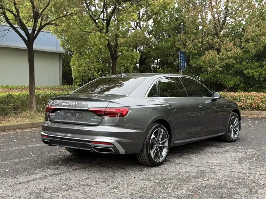 Audi A4L 2022 — фото 9