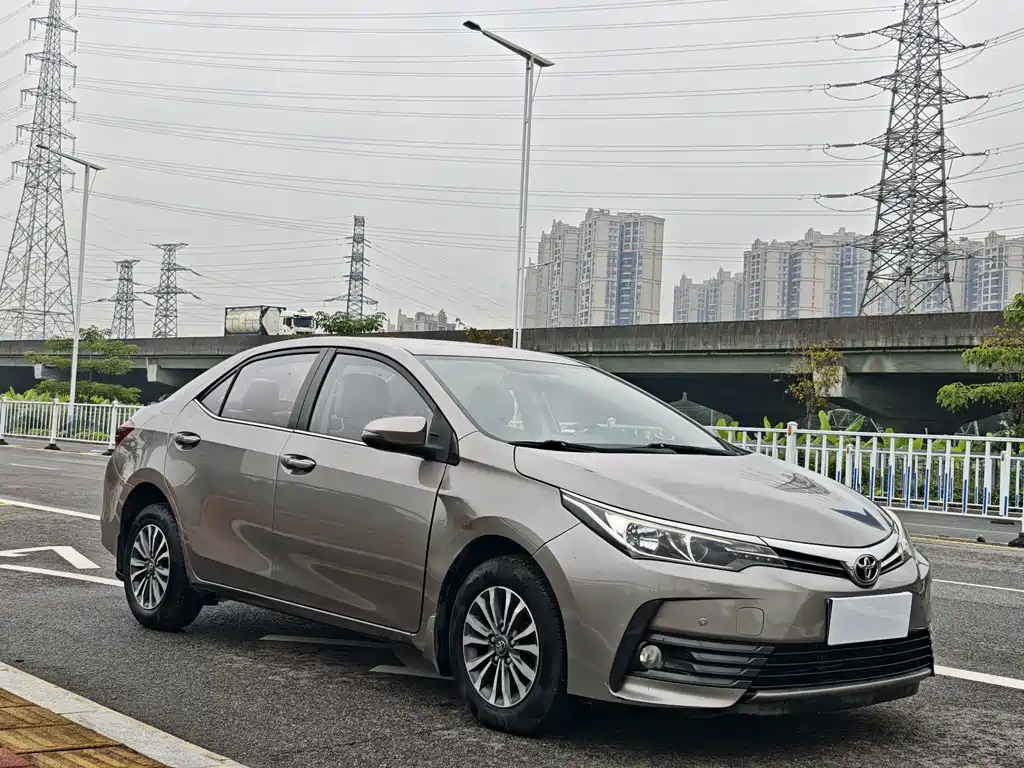 Toyota Corolla 2018 — фото 3