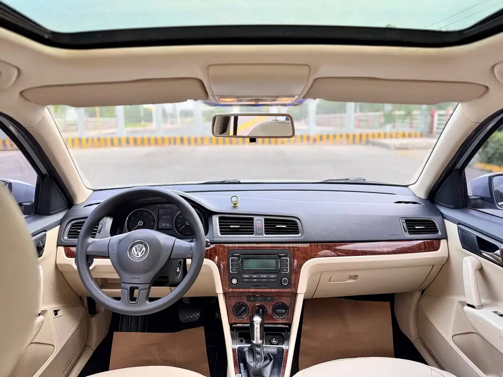 Volkswagen Lavida 2012