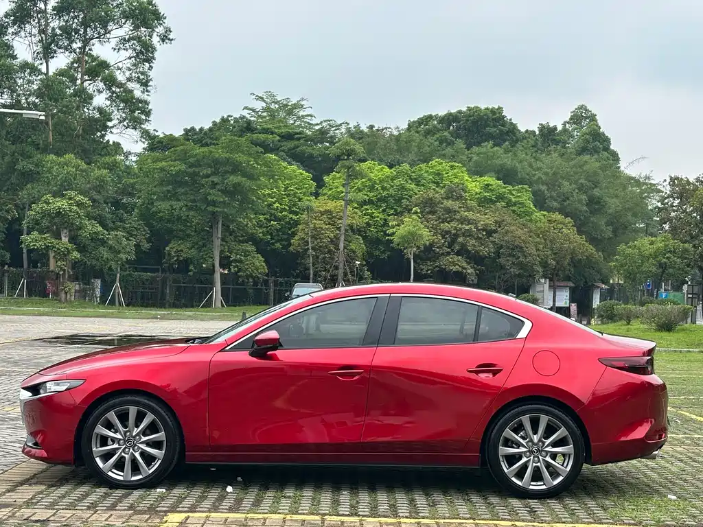 Mazda 3 Axela 2019 — фото 21