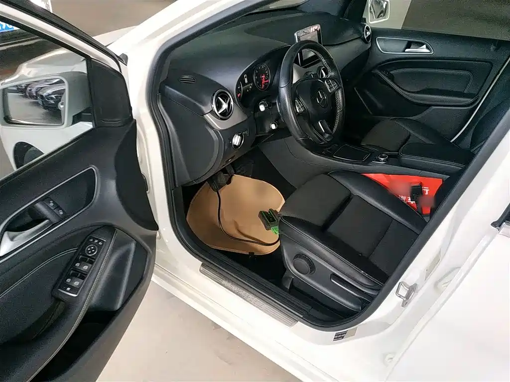 Mercedes-Benz B-Class 2016 — фото 13