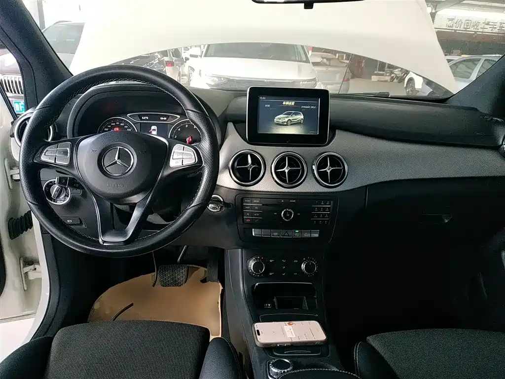 Mercedes-Benz B-Class 2016 — фото 12