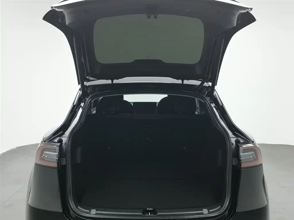 Tesla Model Y 2022 — фото 16