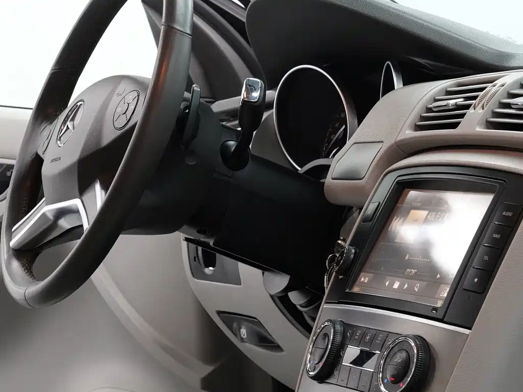 Mercedes-Benz R-Class 2015 — фото 15