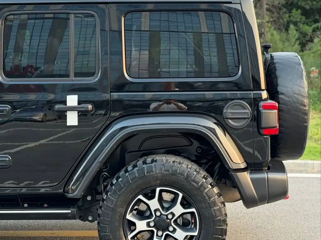 Jeep Wrangler 2023 — фото 16