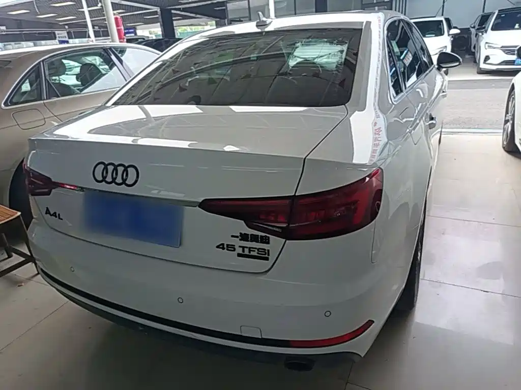 Audi A4L 2018 — фото 6