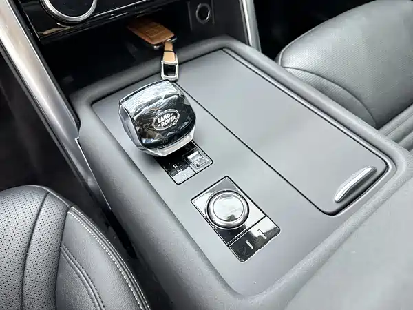 Land Rover Discovery 2022