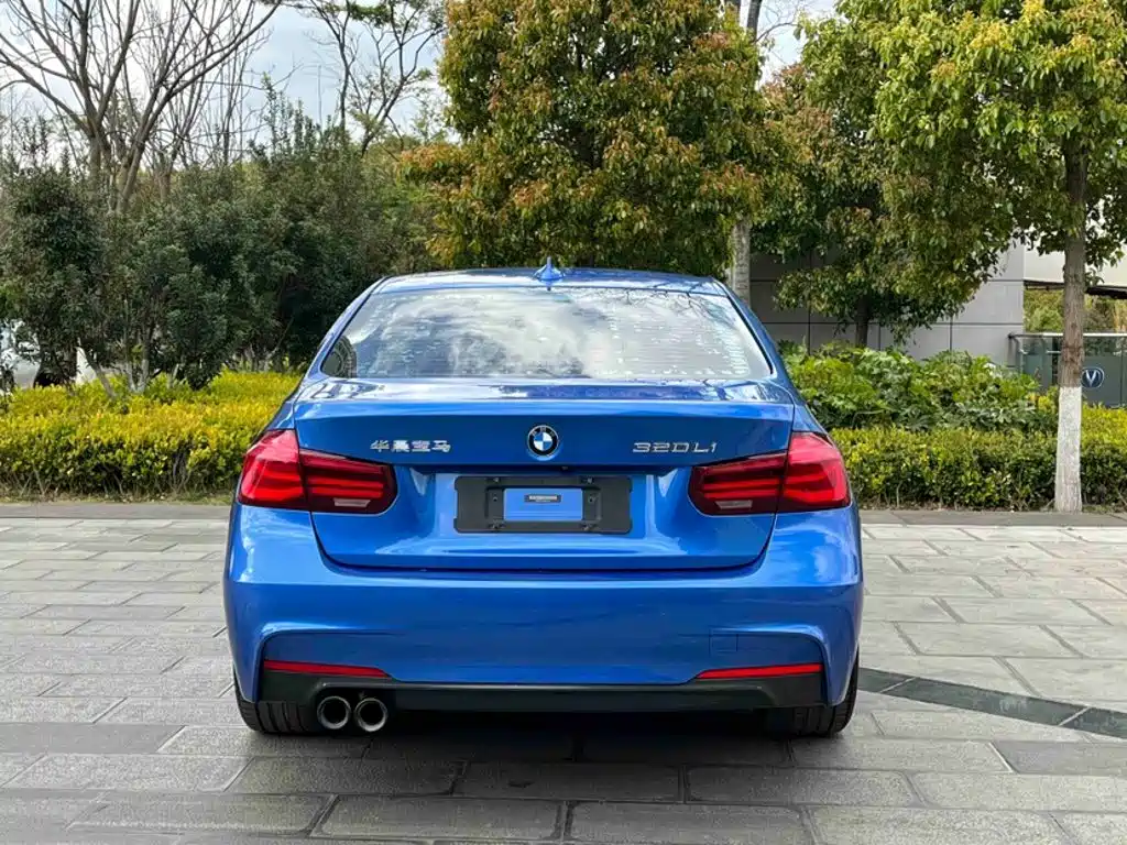 BMW 3 Series 2019 — фото 25
