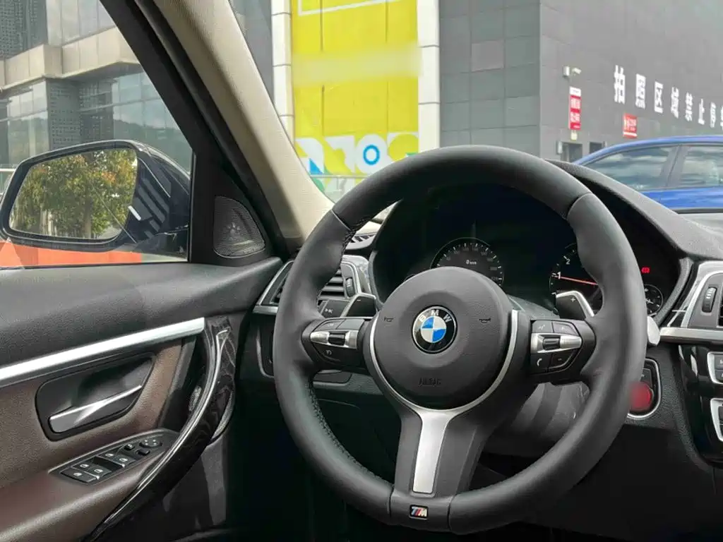 BMW 3 Series 2019 — фото 19