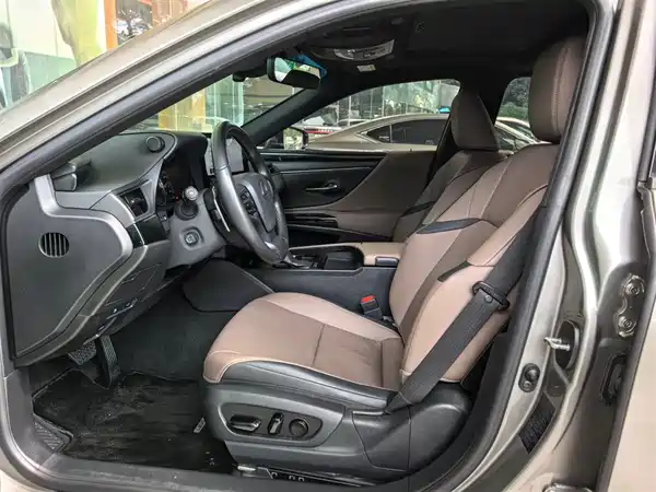 Lexus ES 2022