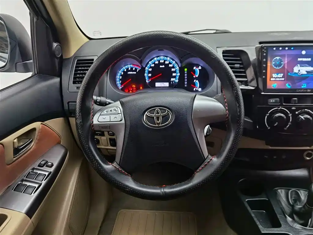 Toyota Fortuner 2016 — фото 14
