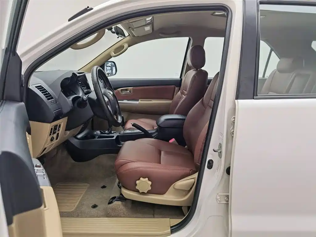 Toyota Fortuner 2016 — фото 9