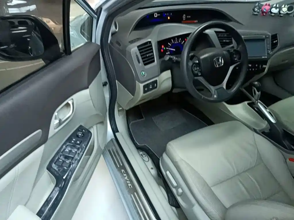 Honda Civic 2014 — фото 12