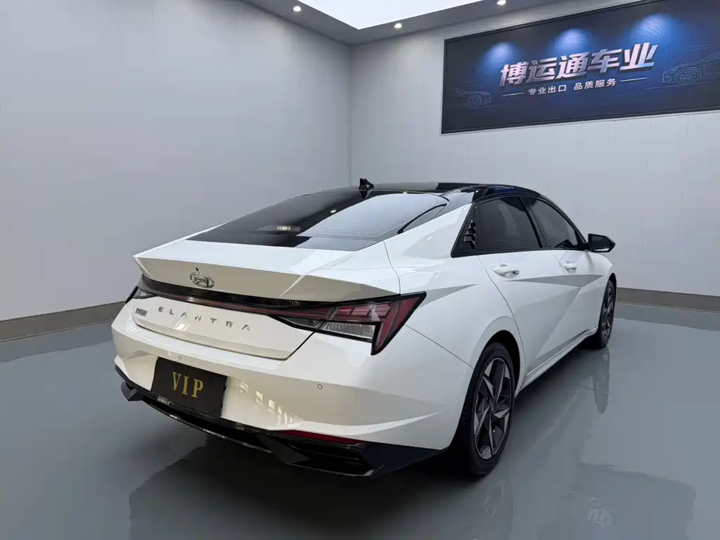 Hyundai Elantra 2022