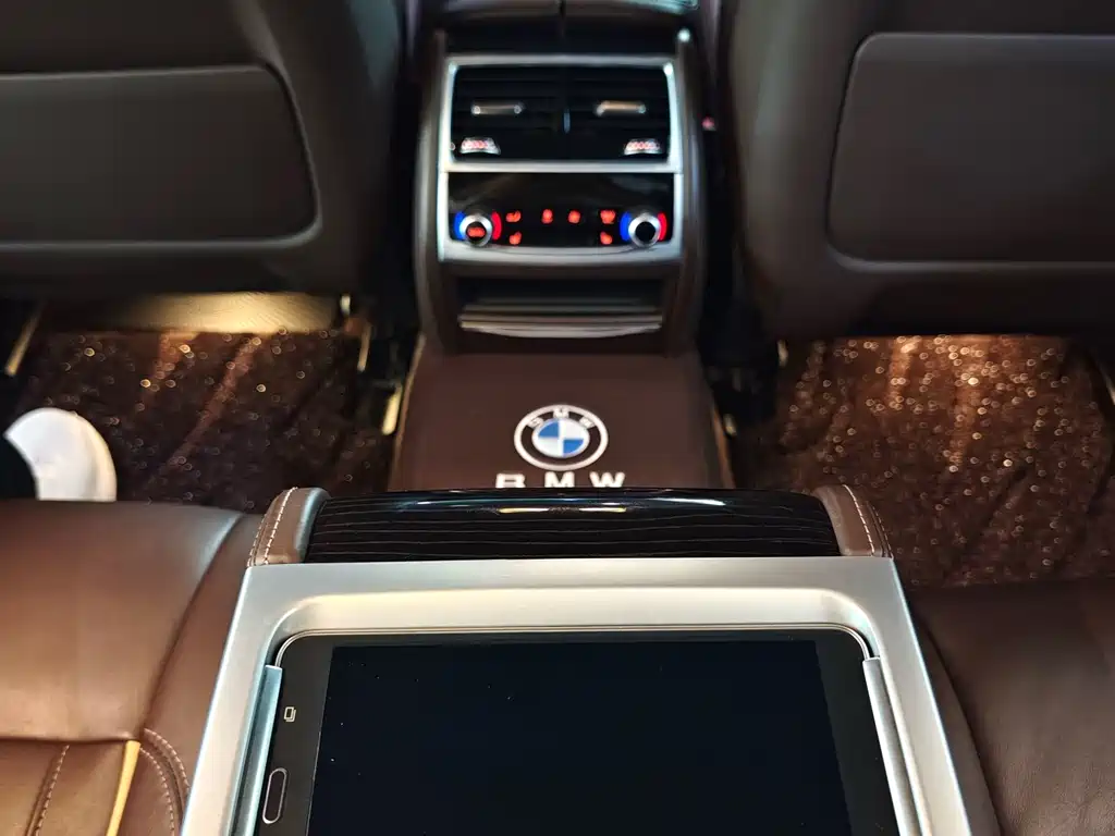 BMW 7 Series 2021 — фото 11