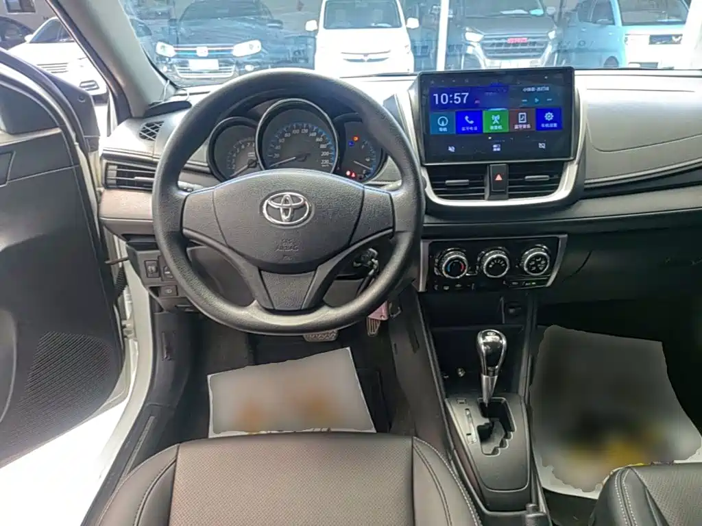 Toyota Yaris L 2018 — фото 11