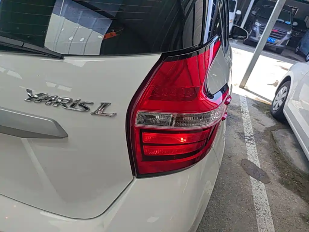 Toyota Yaris L 2018 — фото 8