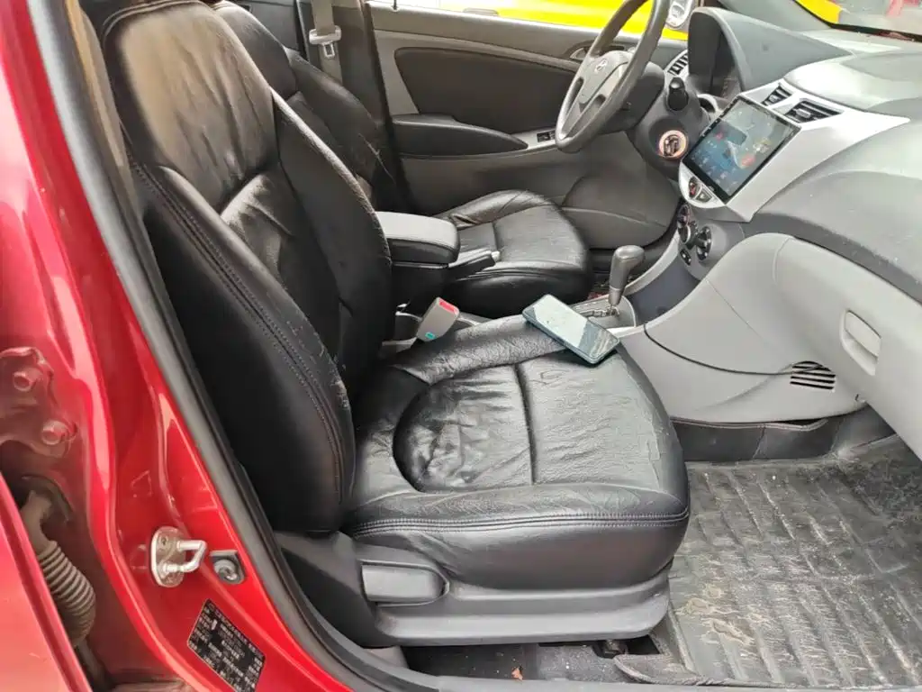 Hyundai Verna 2015 — фото 25
