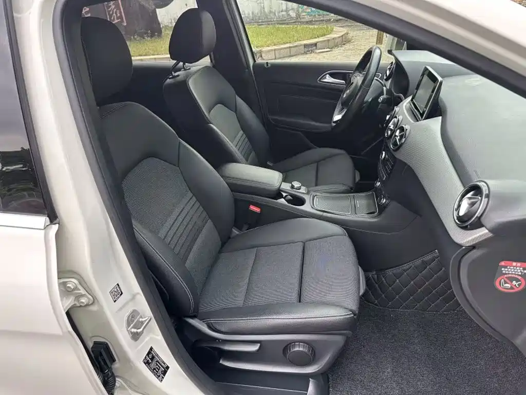 Mercedes-Benz B-Class 2016 — фото 16