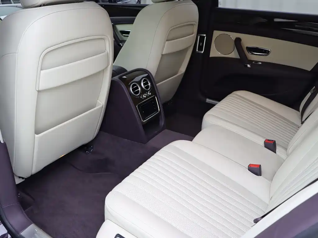 Bentley Flying Spur 2018 — фото 17