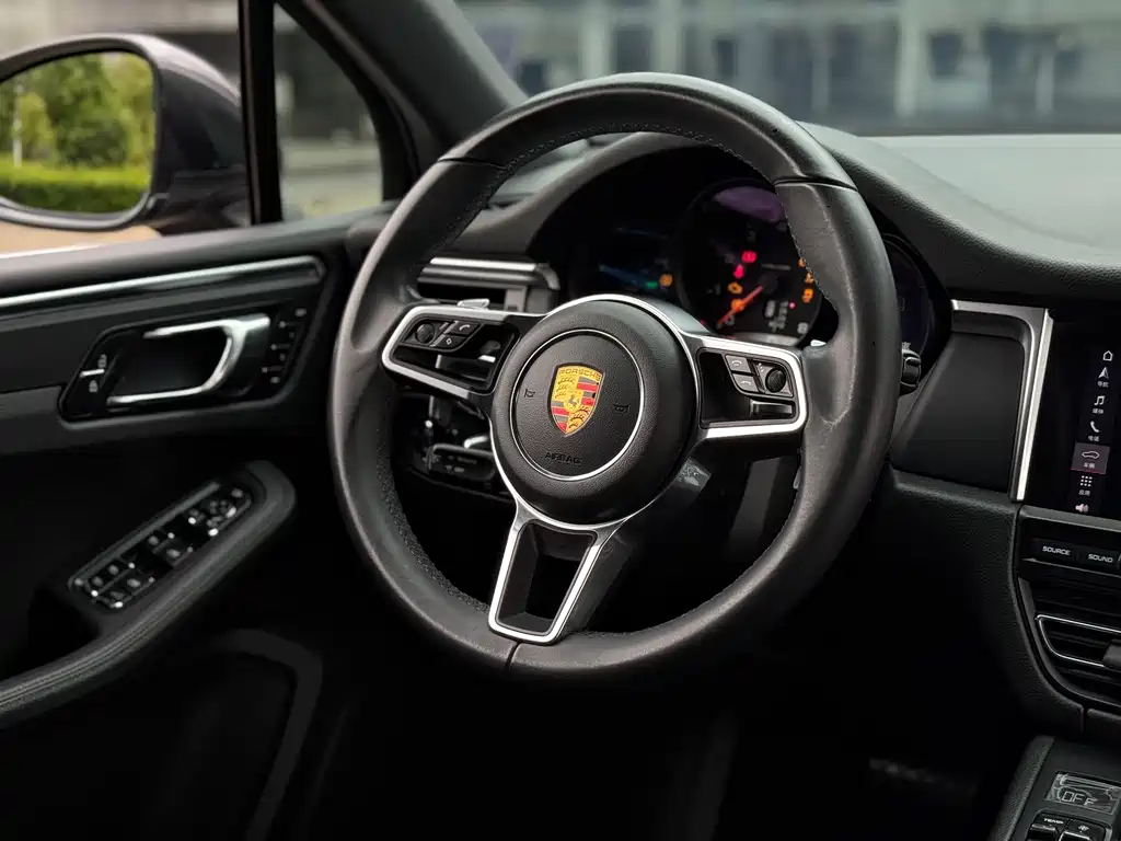 Porsche Macan 2020 — фото 11