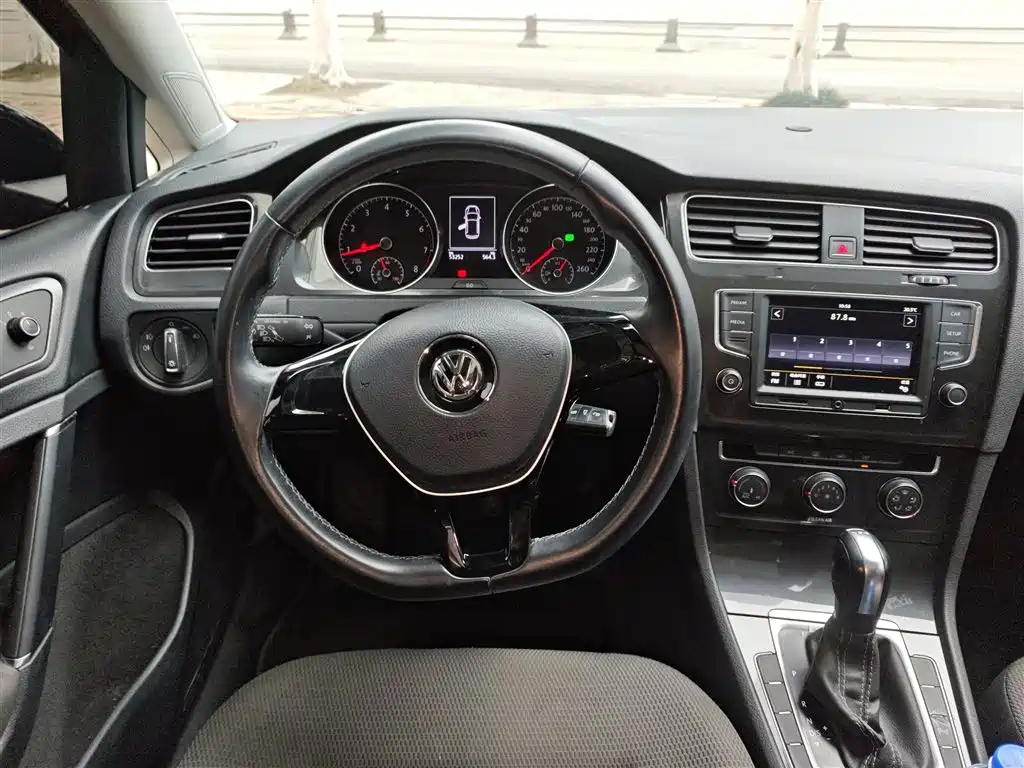 Volkswagen Golf 2017 — фото 11