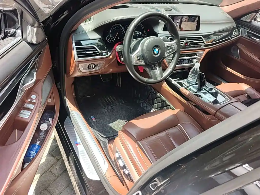 BMW 7 Series 2019 — фото 16